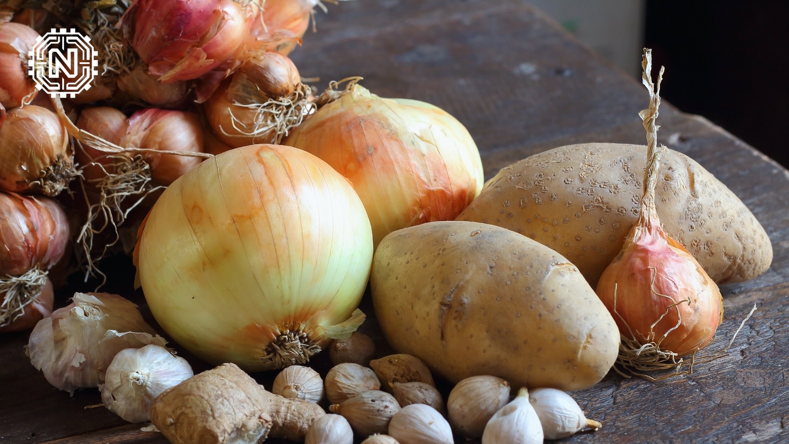 Tips for storing onions and potatoes, including separate containers and proper ventilation